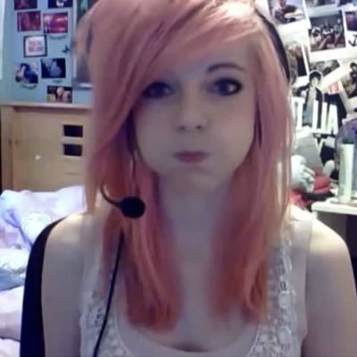 jollyattempt's profile picture. gloomiest girl in town