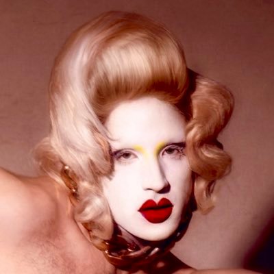 lasorny's profile picture. No soy dragqueen, solo un niñx jugando a disfrazarme; CLUBKID le llaman 🏹🩸