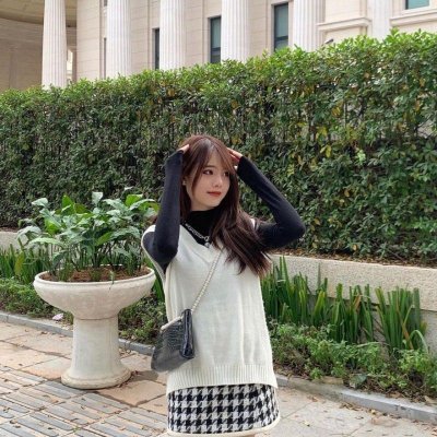 bee1166962's profile picture. love