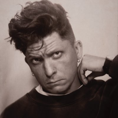dsgnttwrks's profile picture. New York City chanter, Spotify-сомелье, последний романтик Большого Яблока, амбассадор теней, сионист, чего-то там дизайнер, единоличный владелец 🖕 жеста.
