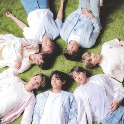 Lizzibt's profile picture. FAN ACCOUNT 🔺 🎧… Pasado el borde del frío invierno, hasta que llegue de nuevo el día de la primavera… Only BTS & Army ⟭⟬⁷ OT7 💜 아포방포. 🙅 NO shippers, solos…