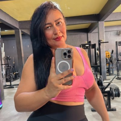ainafretse's profile picture. 