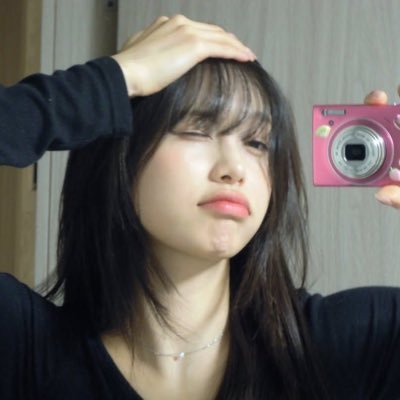 iIuvvmiku's profile picture. youtubers kpop f1 anime videogames like damn bitch pick a struggle