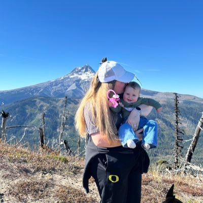 Sabrina_Rogers2's profile picture. 🌲PNW, UO Alum 💚💛, Cat Mom 🐾, Henley’s Mom 🥰, High School Softball Coach 🥎
