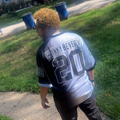 crankybeverly's profile picture. I tweet things here...
