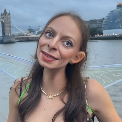 0xaraminta's profile picture. ☆ a girl with dreams ☆ 👾