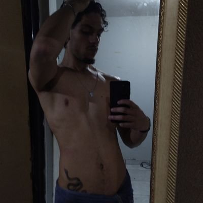 0mr_lover_lover's profile picture. 𝗘𝘂 𝘃𝗶𝘃𝗼 𝘀𝗲𝗺𝗽𝗿𝗲 𝗻𝗼 𝗺𝘂𝗻𝗱𝗼 𝗱𝗮 𝗹𝘂𝗮.