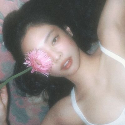 ! we pretty girls listen and love bangpink !