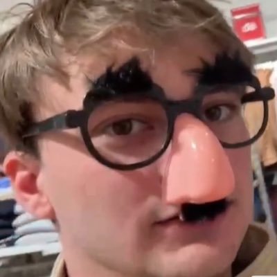AgentBolsillera's profile picture. Soy un boludo que firma los tweets. Peñarol y nada más.