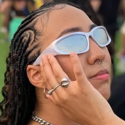 Uaiivieira's profile picture. Entre passos e tropeços, acertos e erros  no fim da carta eu te mando um beijo