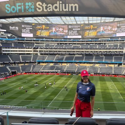 YelenaHazim's profile picture. ⚽️⚾️ | 🍷🍔 | 📚 ✈️ | Sports Lawyer | #YJMC |