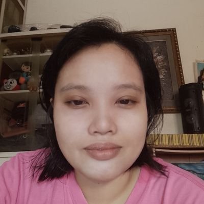 FEMALE SOBRANG HILIG SA MGA KANTA AT SA MGA ARTISTA HEHE