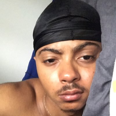 bottomboy98_'s profile picture. Un hetero curieux devenu un peu trop curieux avec les hommes !