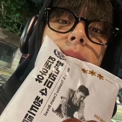 jia70404's profile picture. 彩带落下之后也不要忘记金旻奎