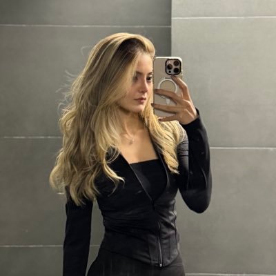 neginnourva's profile picture. 