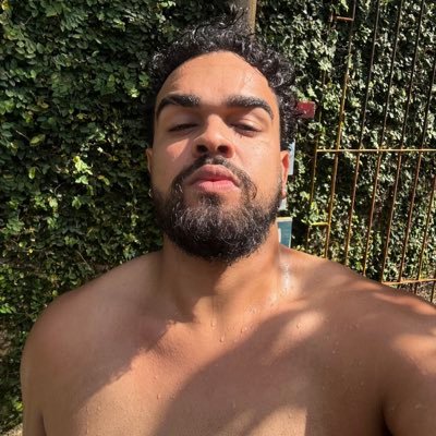 vmmegustt's profile picture. ✰