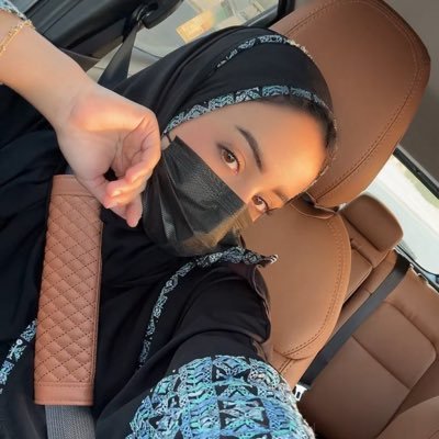 GlowBosha's profile picture. A soul diving deep into meaning 🍃 Glow through travel, books, sea & dance✨ 🌊