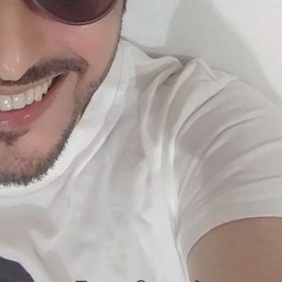 sbrdi21's profile picture. لستُ شاعِرًا،
أنا النّايُ الّذي نَسِيَهُ الرُّعاةُ على تِلالِ المَنفى،
وأصبَحَ صَوتُهُ يُرعِبُ العَشبَ
حينَ تَمُرُّ عليهِ الرِّيحُ .