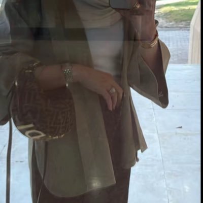 « هُنا المنفَى .. وآخر ضمةٌ للصدرِ للأحضان »