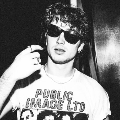 littlepuffpass's profile picture. nineteen | @picklelijah