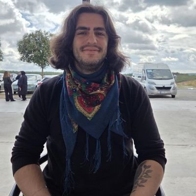 deniz_cetinay's profile picture. Sosyalist, tarihçi - Ege Üniversitesi - Yakınçağ doktora öğrencisi