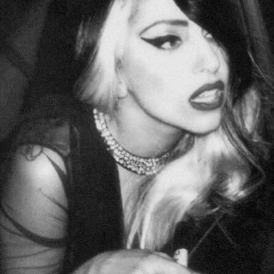 bornthisw2y's profile picture. biggest freakum dress stan!!