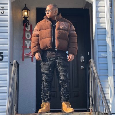 __Nostalgik's profile picture. 