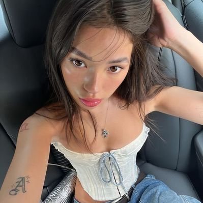 realattagirl's profile picture. xoxo, dustbia.