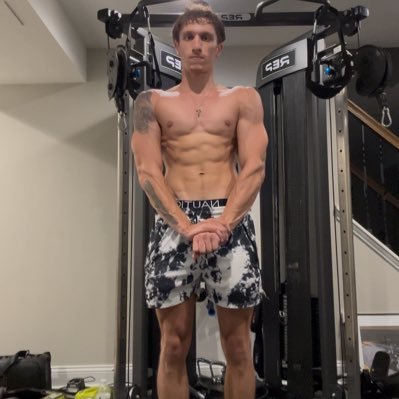 ItsThrxve's profile picture. 25 🇮🇹🇵🇷 | Skateboarder | Muay Thai | Twitch Affiliate| TikTok/Twitch/Kick - Thrxve