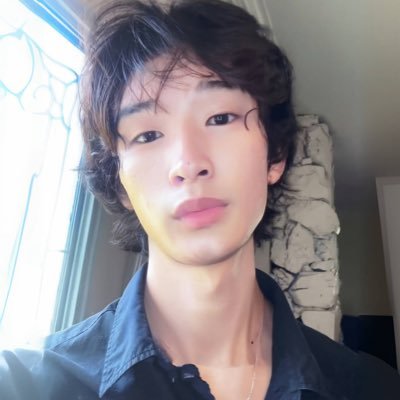 vivivinh's profile picture. engineer in SF turned quant to design — ex @apple
