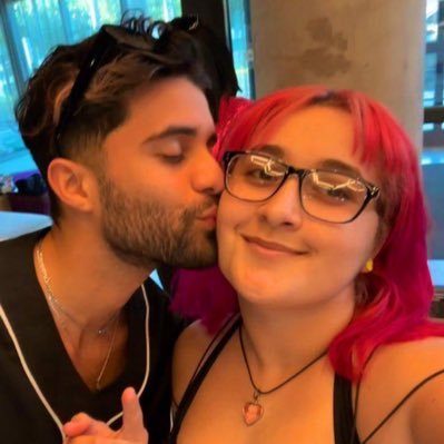 erisxpatos's profile picture. EB: Miraaa, erispatosss, yooo I Know that girrrll, from PR “Estaba roto y tu me arreglaste…”