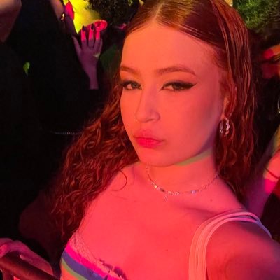 loretin__'s profile picture. 💍