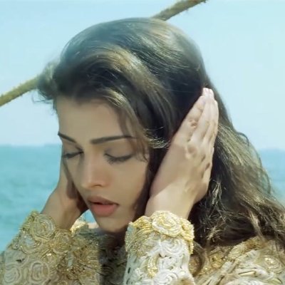 cher_floydian's profile picture. "Koi bhala tumse pyar kyu karega?"