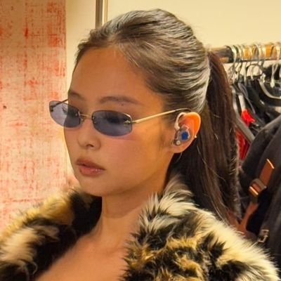 pinkchella's profile picture. el diablo no va a misa