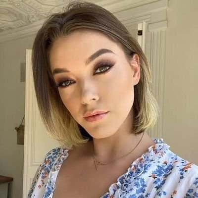 lora93134's profile picture. 