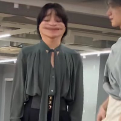 nominalee's profile picture. 