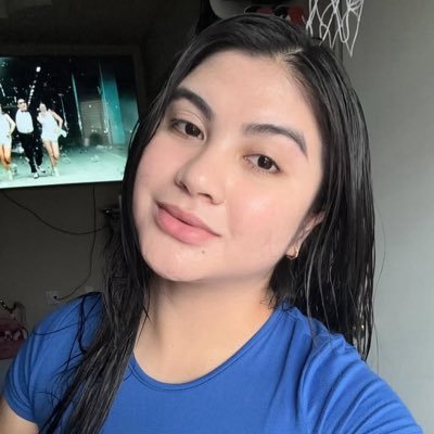 kimberlygreek's profile picture. Professional overthinker with a minor in snacks. Here for good vibes, bad jokes, and people who text back faster than my Wi-Fi. 😂😍