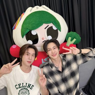 NK51129's profile picture. JunZhe 🐶🐱
                                        👉💞👈
                           BounPrem 🐱🐷
                                   🍊🥦