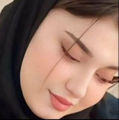 يهبط القبول قبل الحُبّ بمدة ، فيكون على هيئة انشراحٍ عجيبٍ و أُلفة غير مفهومة و تلك منزلة عزيزة تُساق إليها قدرًا و لطفًا ، لا بسعي مِنك و لا اجتهادٍ وترصد .