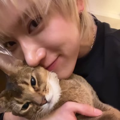 Queen_Arven's profile picture. The old me is dead and gone, dead and gone