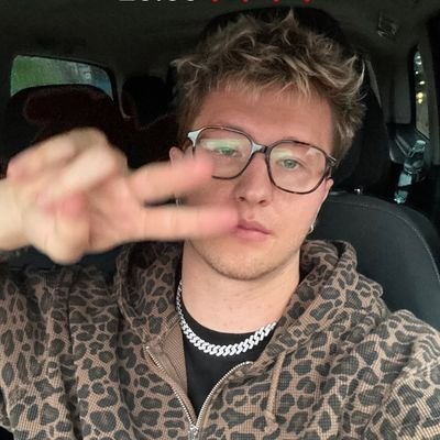 mlekopokartonie's profile picture. Franek igiposting
|| kocham young igi || dni igi haters