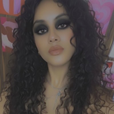 shutup_naira's profile picture. Welcum to My delulu world 🐥 || and 💋 || she/oye/ma’am/princess/they/Her grace || tech | 5’11 petite fashion🥂 || 🇺🇸🇦🇺🇮🇳