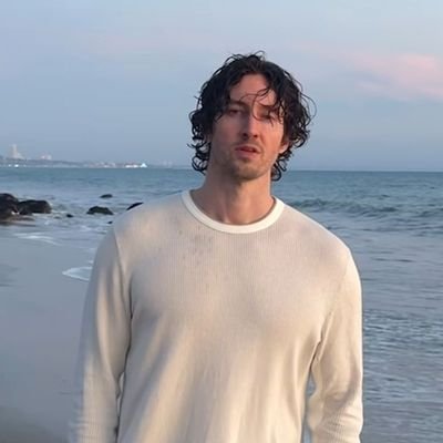 DeanLewis453295's profile picture. please follow my backup account
                        thank you all