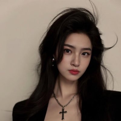 jianqingqing1's profile picture. 这世界很大，除了彩虹的美好，还有暗夜的微光，神圣的低吟，未知的风暴。有没有听到自己蠢蠢欲动的心跳？它是在说：let's go...