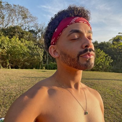 rickdehenrique's profile picture. 🇷 🇮 🇨 🇰🧜🏽‍♂️🌊 🐚 “ Meus pedaços de pensamentos em meio a lembranças espalhadas ao vento.🫀” ⚖️ Libriano com Ascendente em Caos.
