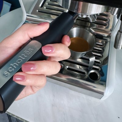 Lisalloovvee's profile picture. Always keep an eye on cryptocurrencies.