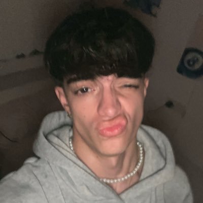 feerrxez's profile picture. Pretty when you cry