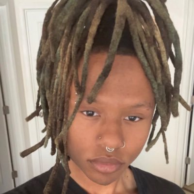 usedvesssel's profile picture. ꧁ 𖤓 a spirit in a body 𖤓 ꧂