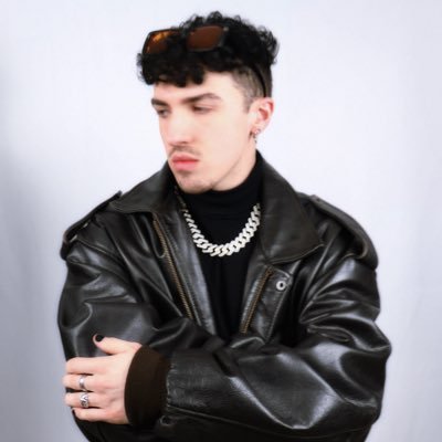 skuda01's profile picture. 💼 Ingé son
🎹 Beatmaker et prods sur mesure
📩 Envoie moi un DM pour parler de ton projet