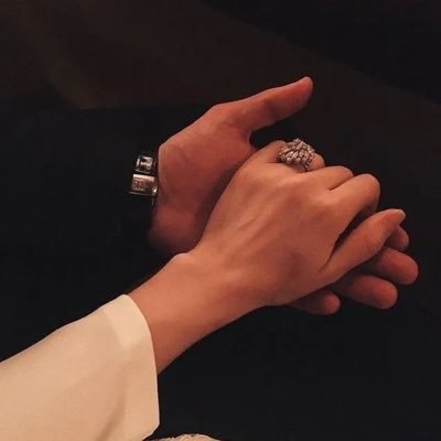 __Fa122's profile picture. عظيمة بعين نفسي..❣️